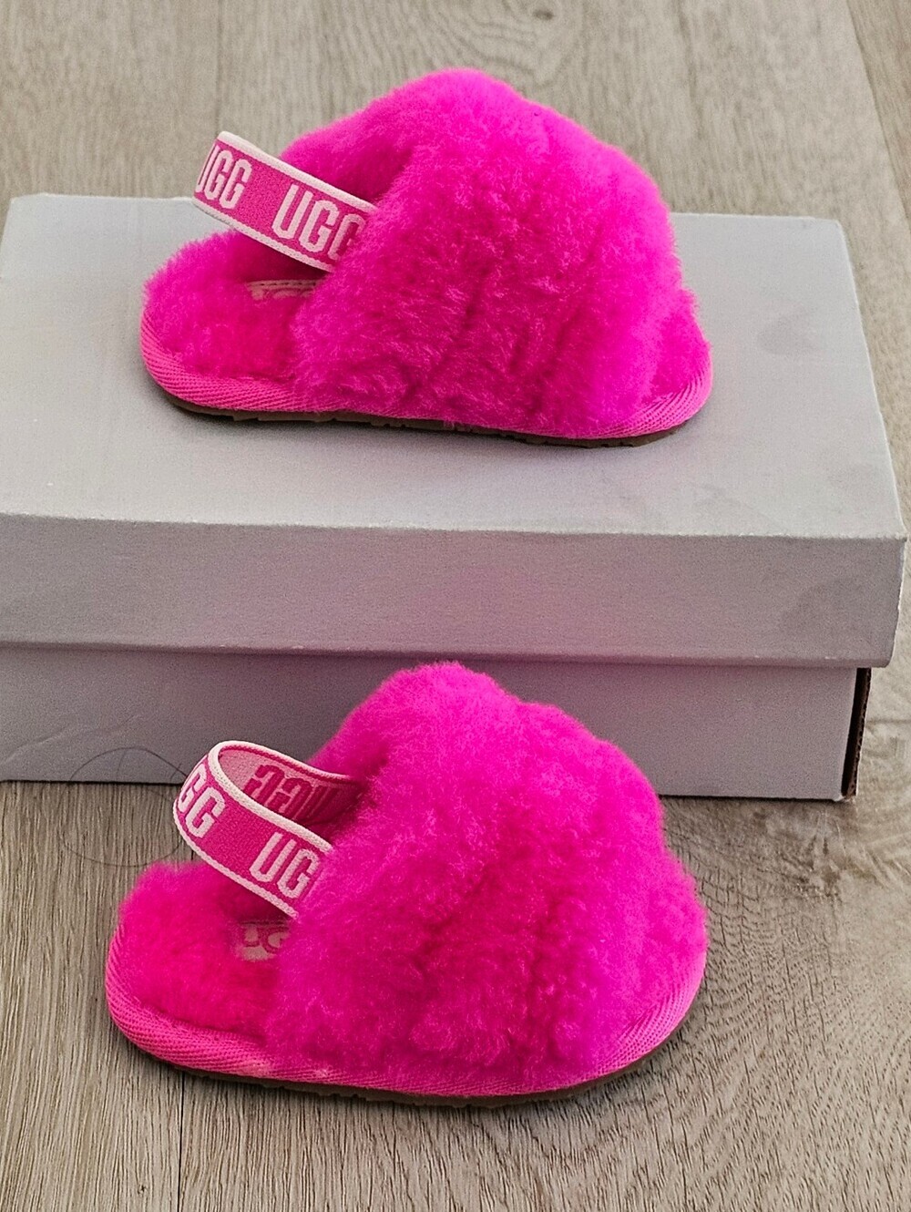 UGG Fluff Yeah Slide Toddler Girls Hot Pink Fuzzy Slippers Sandals Size 2/3